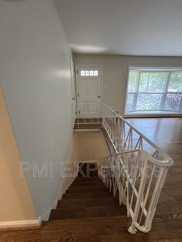 Building Photo - 6405 Roberts Dr