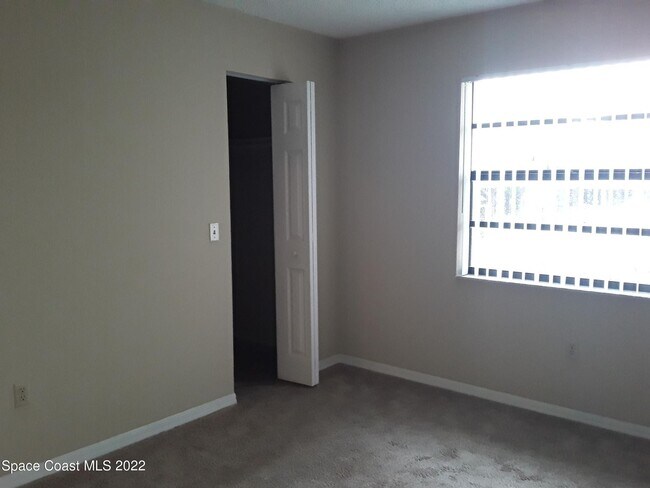 Building Photo - Ground floor corner unit