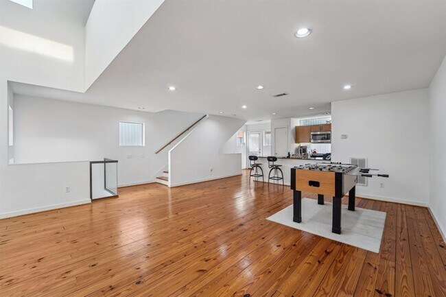 Building Photo - 6951 Ardmore St
