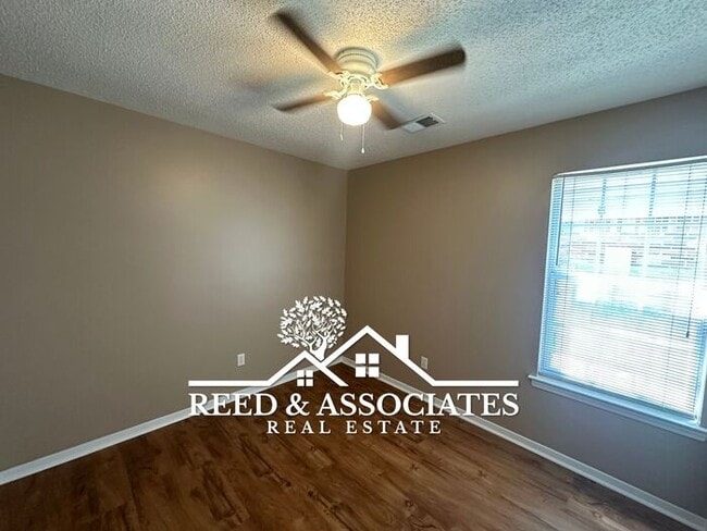 Building Photo - Move-In Ready 3BR in Cordova – Fireplace, Fenced Yard & Pets Welcome