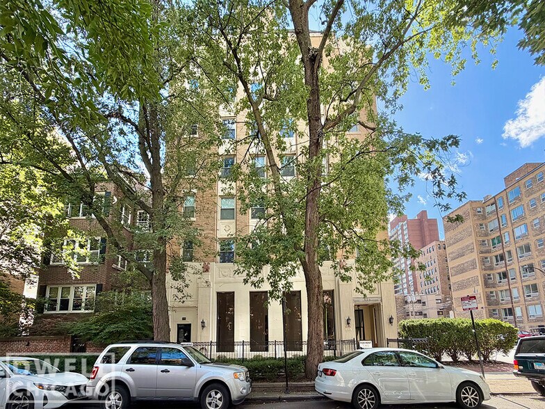 Building Photo - 919 W Carmen Ave