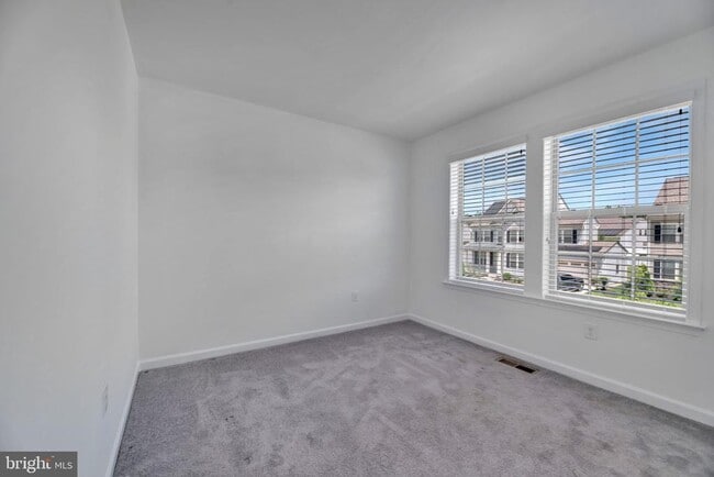 Building Photo - 8008 Hubble Dr