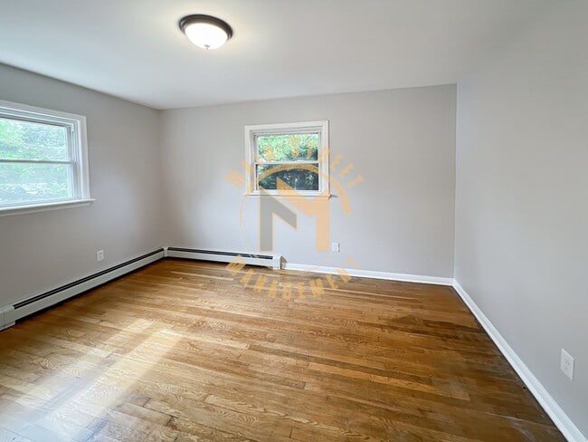 Building Photo - 800 S Sawyer St