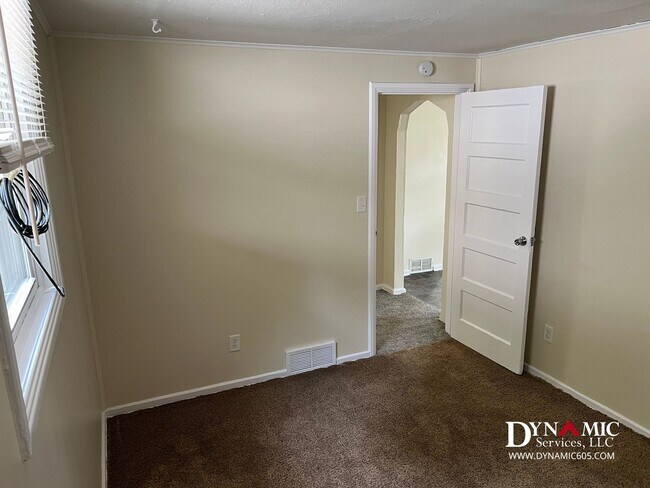 Building Photo - 2425 S Norton Ave