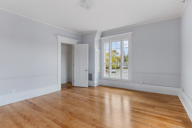 Building Photo - 109 Pleasant St