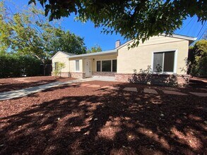 Building Photo - Spacious West Menlo Park Home for Rent