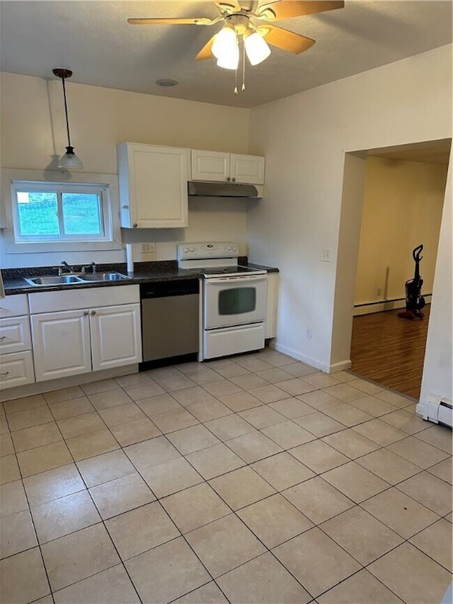 Building Photo - 415 Fairview Ave