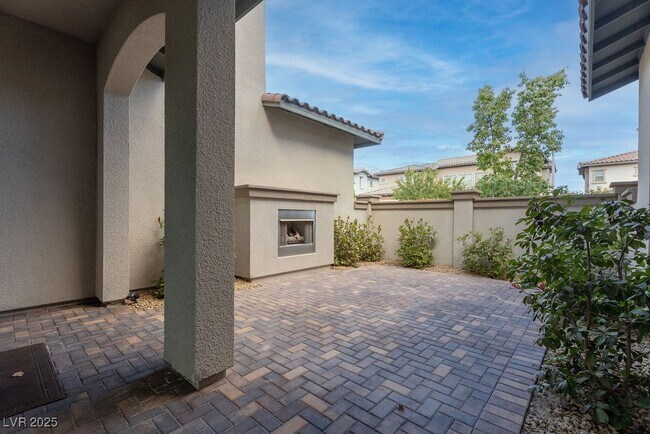 Building Photo - 367 Pollino Peaks St