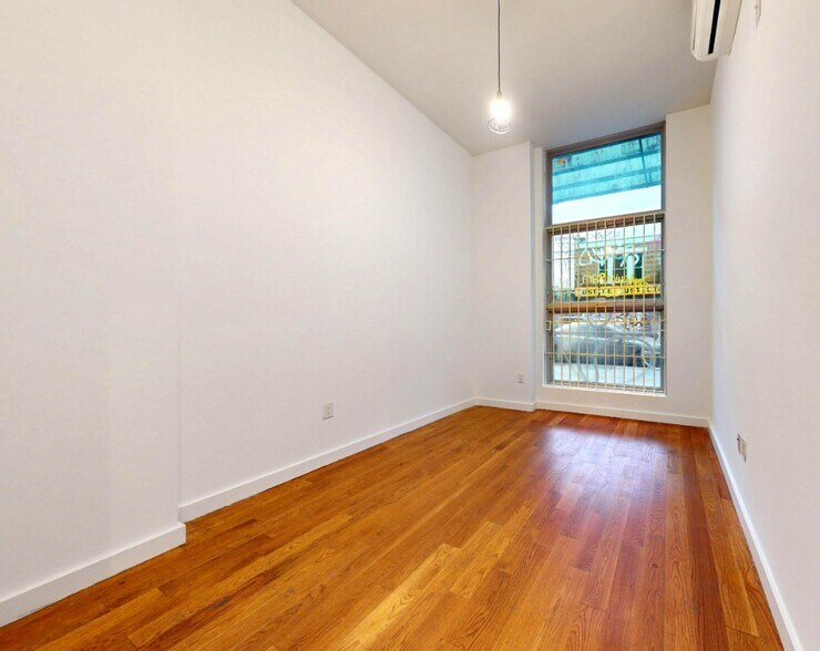 Building Photo - Myrtle Avenue