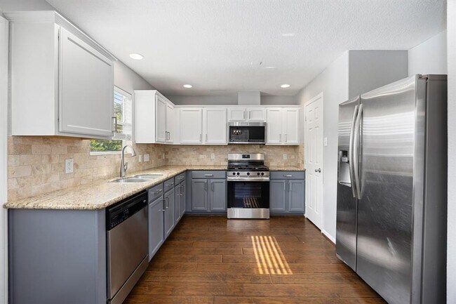 Building Photo - 6403 Applewood Forest Dr