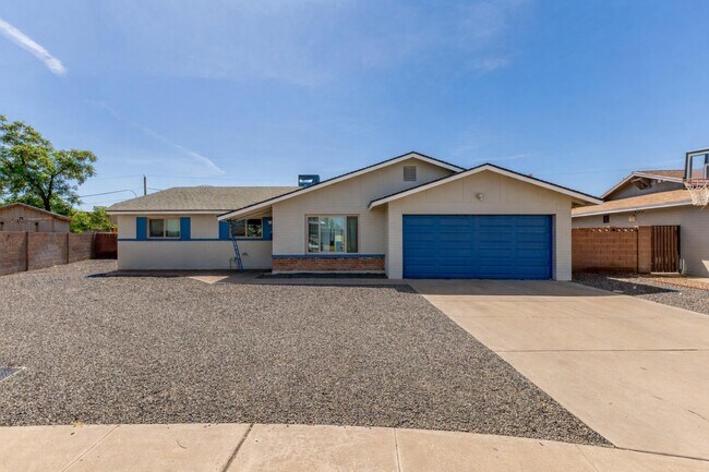 Building Photo - 319 E Riviera Dr