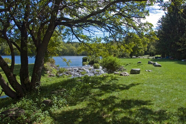 Building Photo - 808 Brushy Mountain Rd