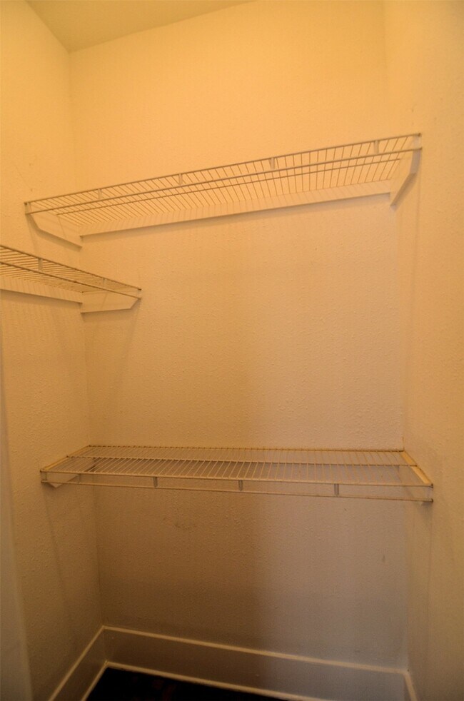 Building Photo - 1602 Lee St