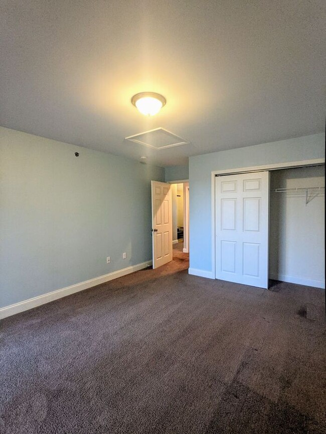 Building Photo - Windswept Condo! Great Asheville Location
