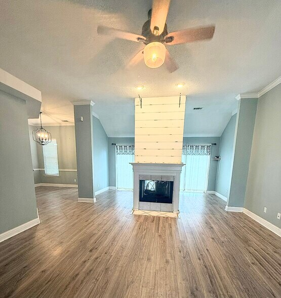 Building Photo - 2 Hummingbird Ct