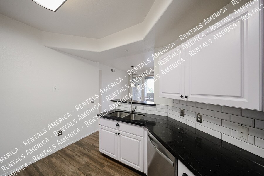 Building Photo - 5303 N 7th St