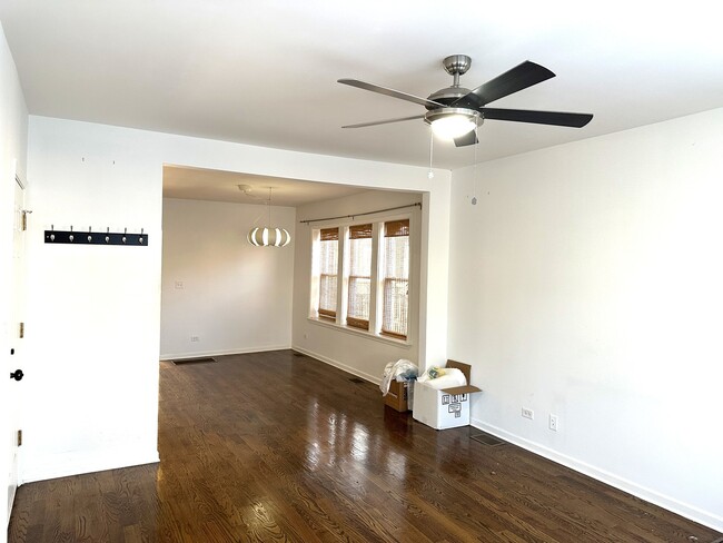 Building Photo - 2102 N Springfield Ave