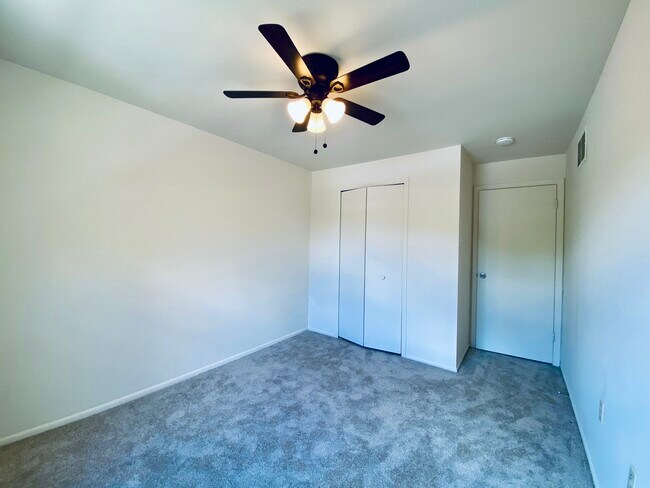 Building Photo - 10690 High Beam Ct