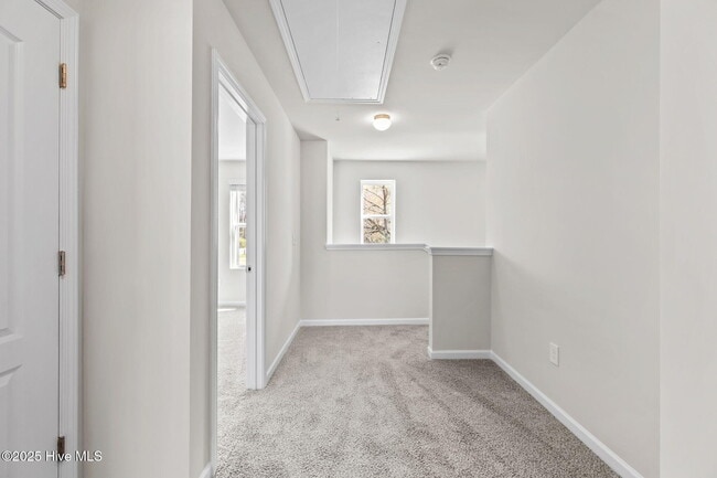 Building Photo - 705 Conductor Ct
