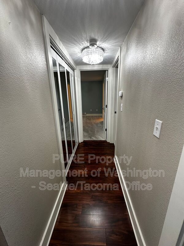 Building Photo - 3008 N Narrows Dr