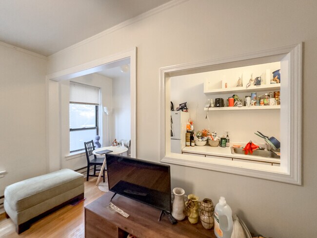 Building Photo - 3345 N Marshfield Ave