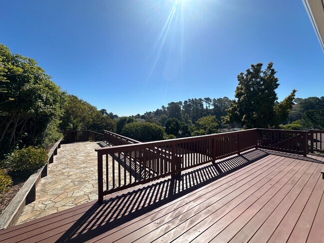 Building Photo - 2350 Rosewood Dr