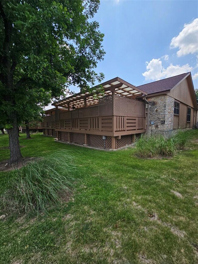 Building Photo - 41 Oaks Pl