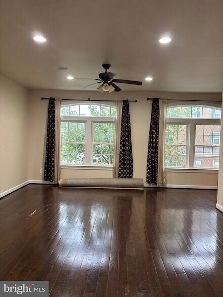 Building Photo - 3184 Yeager Dr