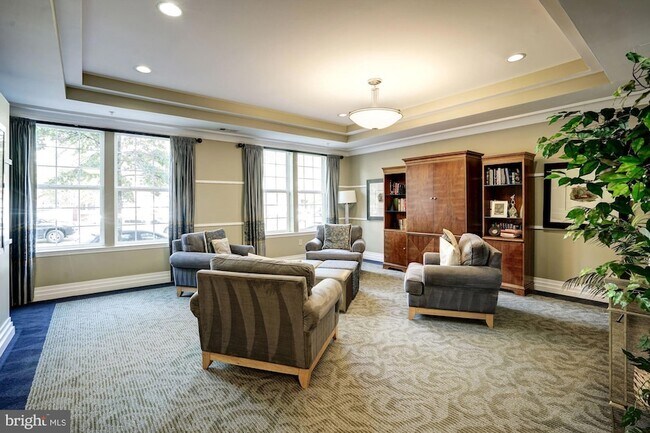 Building Photo - 4950 Brenman Park Dr