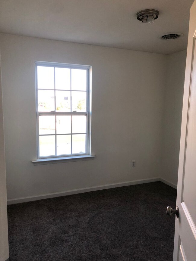 Building Photo - Coming soon - 3 bedroom, 2.5 bath condo in...