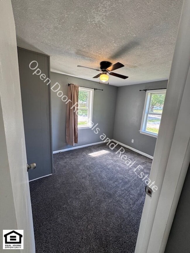 Building Photo - Newly remodeled 2 bedroom home!