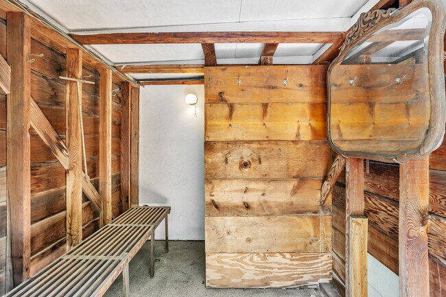 Building Photo - 819 La Jennifer Way