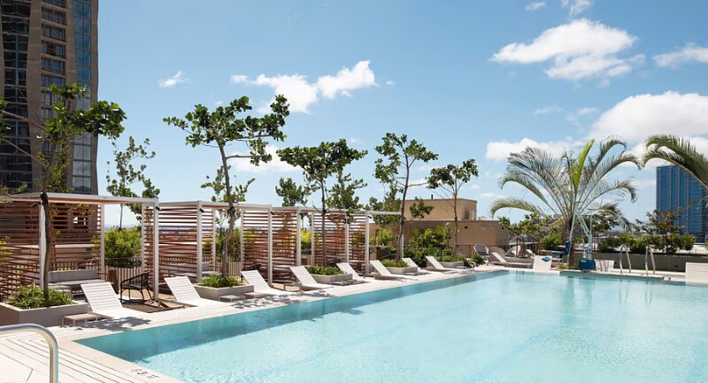 Building Photo - 987 Queen St