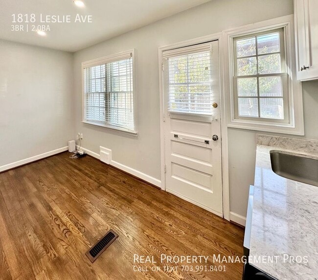 Building Photo - 1818 Leslie Ave