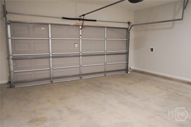 Building Photo - 142 Brookline Dr