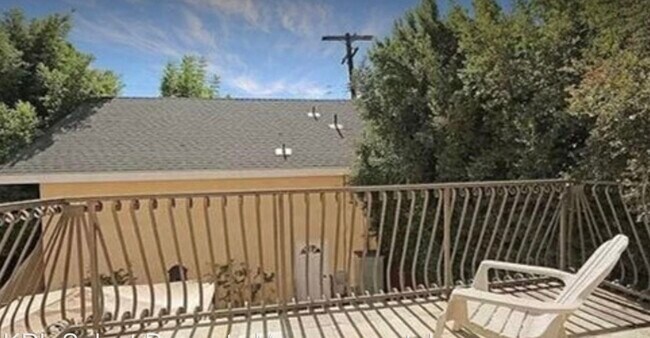 Building Photo - 15242 La Maida St