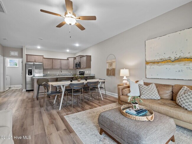 Building Photo - 150 Coastline Cir