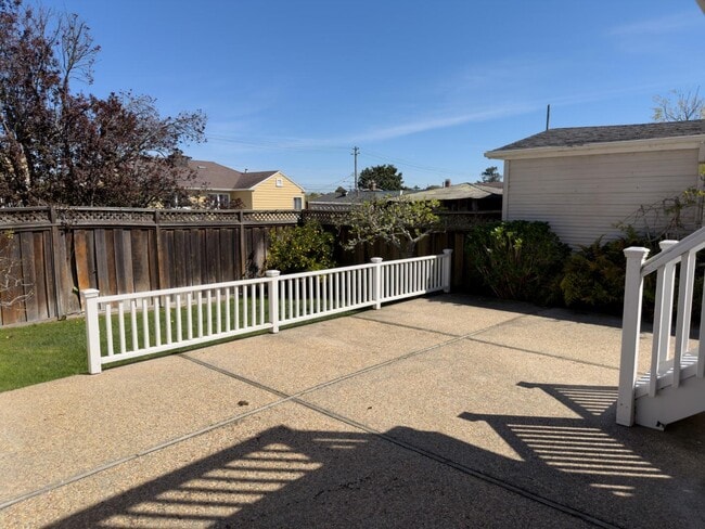 Building Photo - 364 Cypress Ave