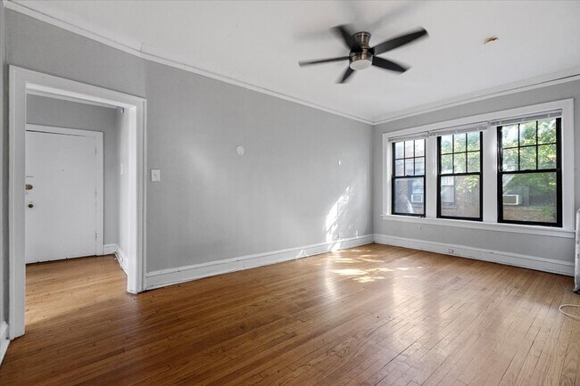 Building Photo - 3610 N Claremont,-L3