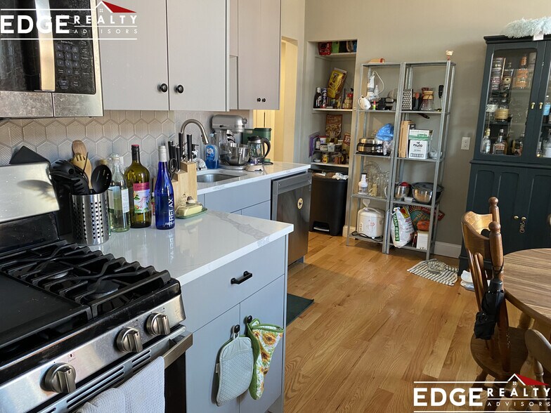 Building Photo - 1914 Beacon St