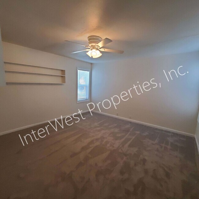 Building Photo - 3+bd 1.5 ba Single Level West Salem Home w...