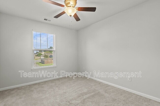 Building Photo - 145 Stoney Creek Way