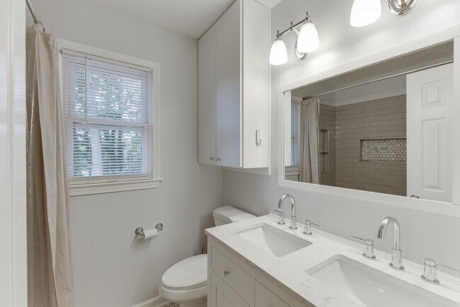 Building Photo - 1813 Rambling Woods Dr NW