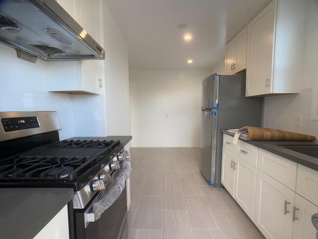 Building Photo - 404 Spruce Ave