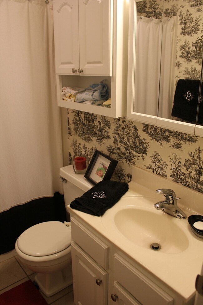 Building Photo - 3BR/ 2BA One-level Home in West Hills, Fenced Backyard