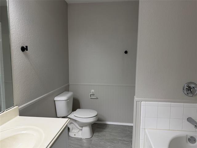 Building Photo - 817 Live Oak Dr