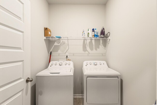 Building Photo - 5822 Whitebark Dr