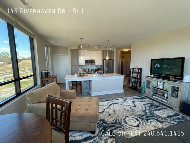 Building Photo - 145 Riverhaven Dr