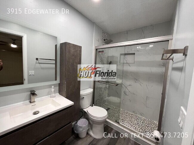 Building Photo - 3915 Edgewater Dr
