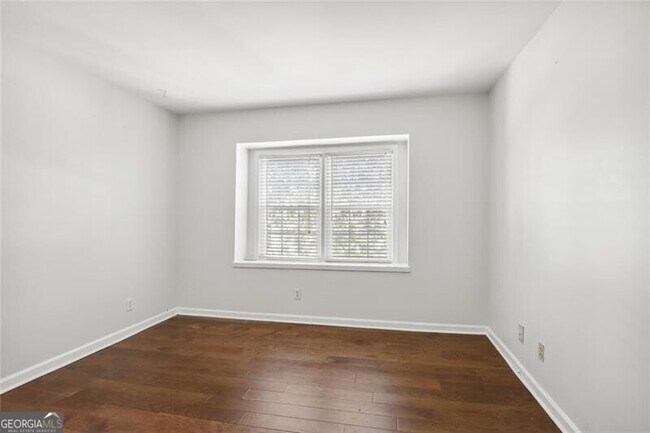 Building Photo - 75 Montre Square NW